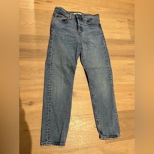 Levi’s wedgie skinny jean size 27